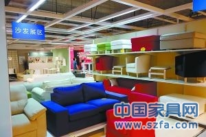 愛蜂巢家居體驗館沙發(fā)展區(qū)。記者 孫戉攝